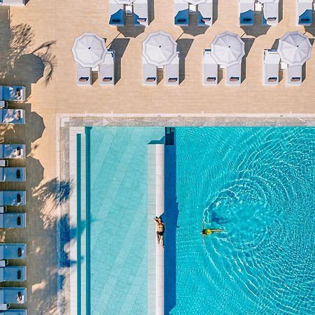 Ivi Mare - Designed For Adults By Louis Hotels Geroskipou Exteriér fotografie Aerial view of the pool at the Hotel du Cap-Eden-Roc, Cap d'Antibes, France