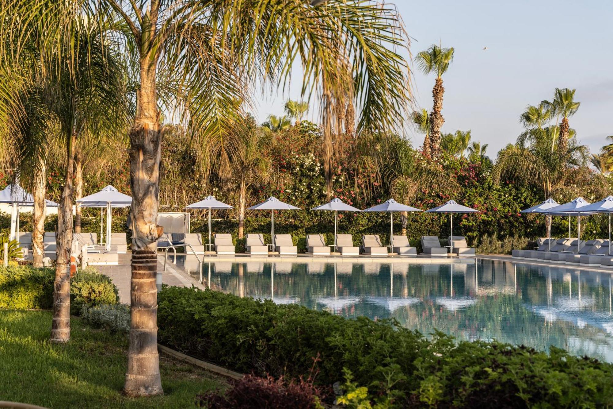 Ivi Mare - Designed For Adults By Louis Hotels Geroskipou Exteriér fotografie The pool at the Four Seasons Resort