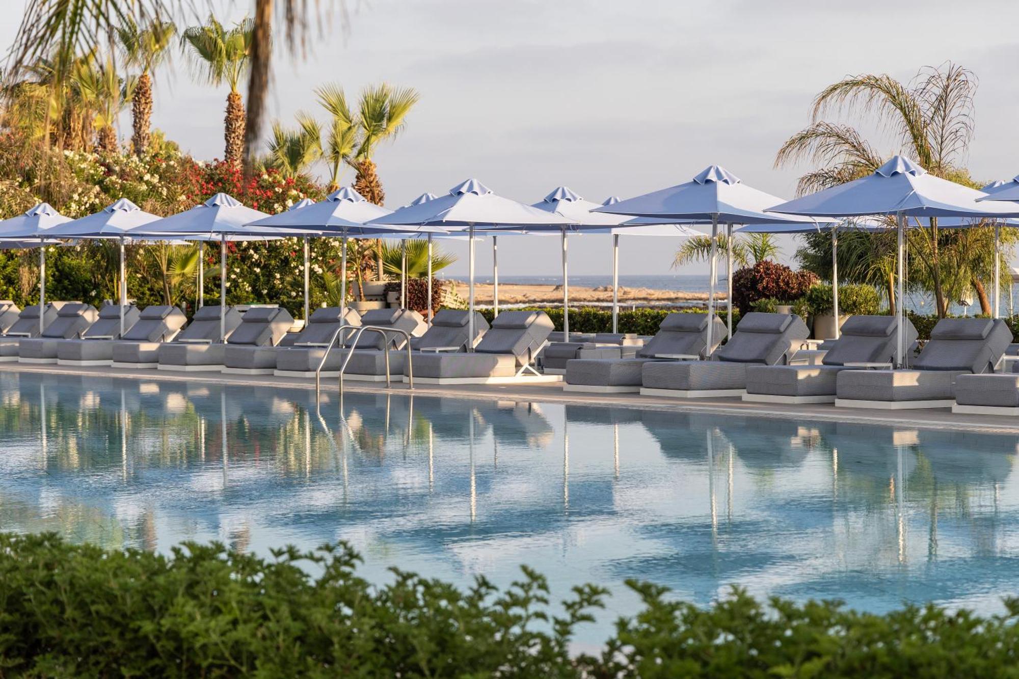 Ivi Mare - Designed For Adults By Louis Hotels Geroskipou Exteriér fotografie The pool at the Westin Resort, Costa Navarino