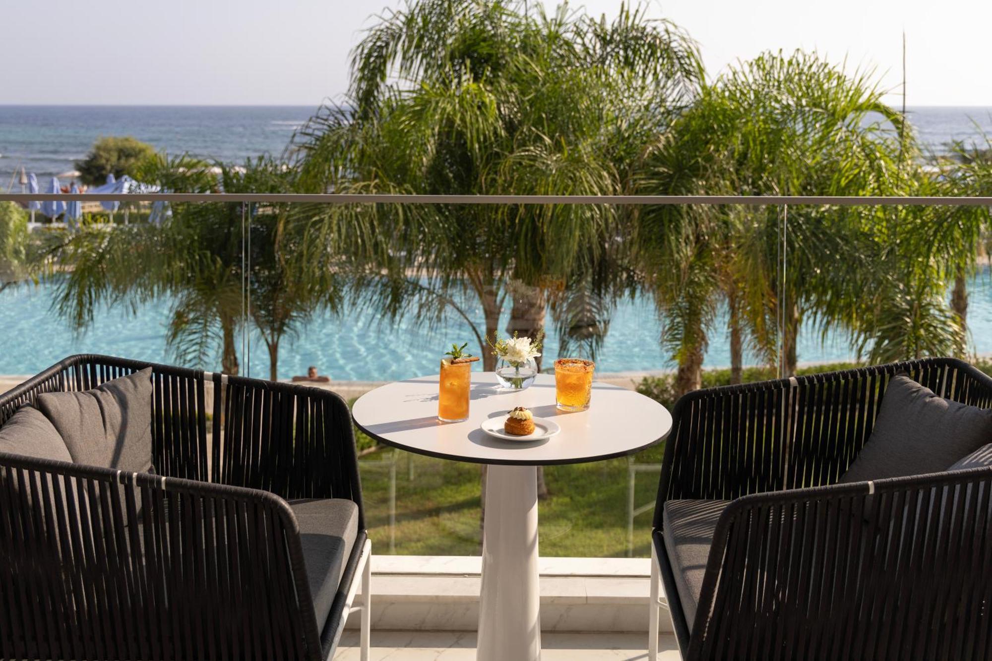 Ivi Mare - Designed For Adults By Louis Hotels Geroskipou Exteriér fotografie A balcony at the hotel