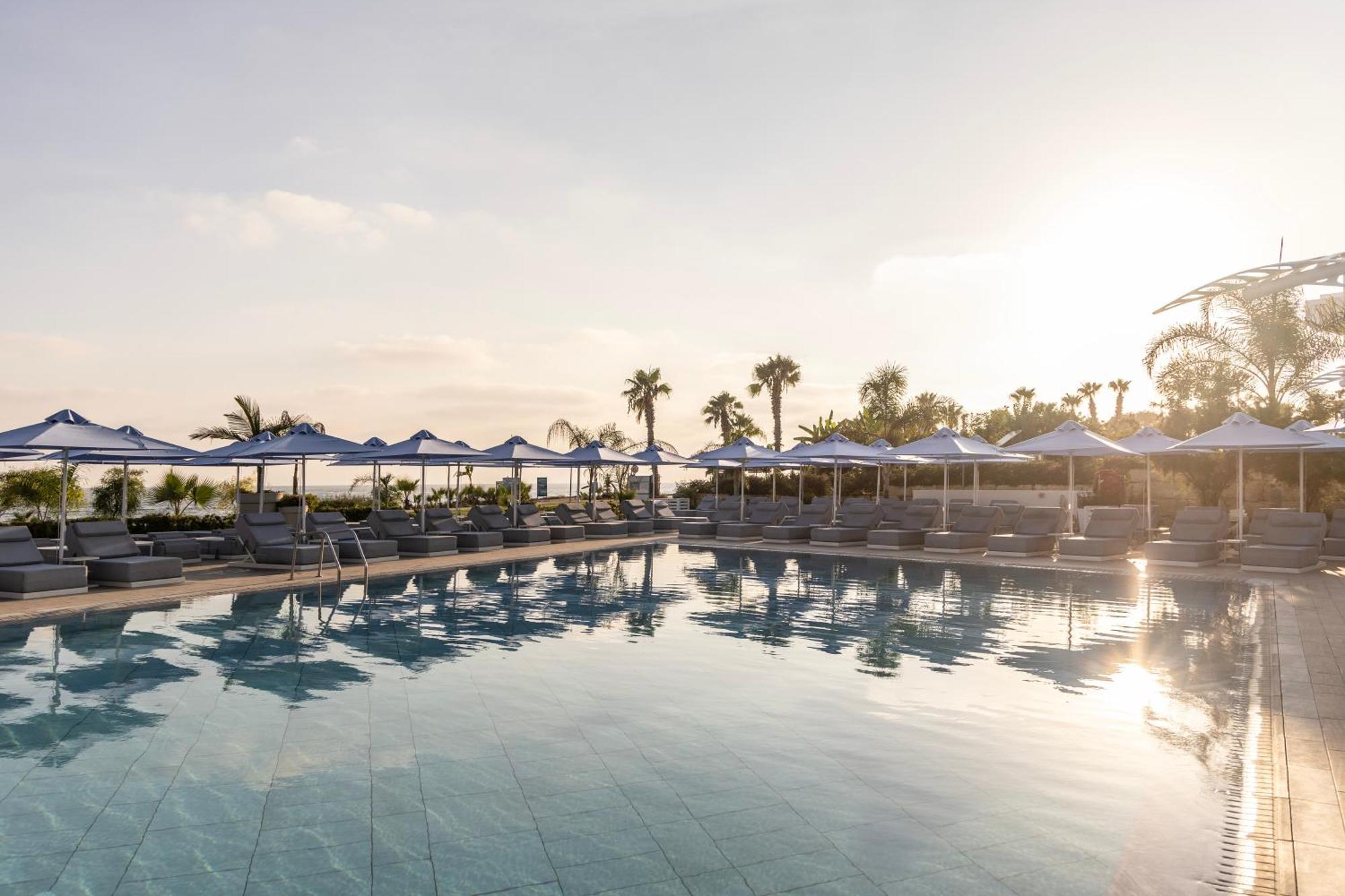 Ivi Mare - Designed For Adults By Louis Hotels Geroskipou Exteriér fotografie The pool at the Westin Resort