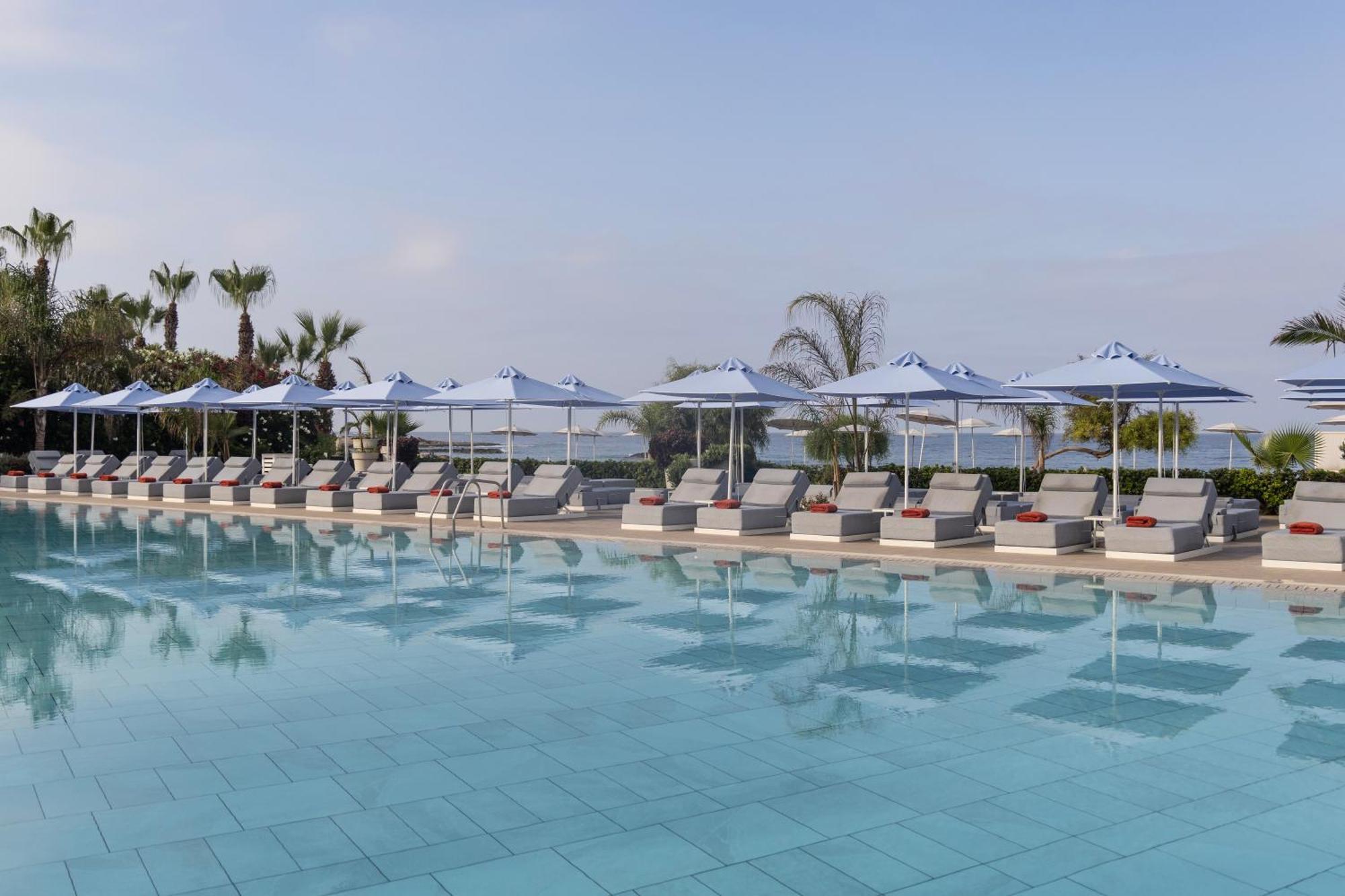 Ivi Mare - Designed For Adults By Louis Hotels Geroskipou Exteriér fotografie The swimming pool at the hotel