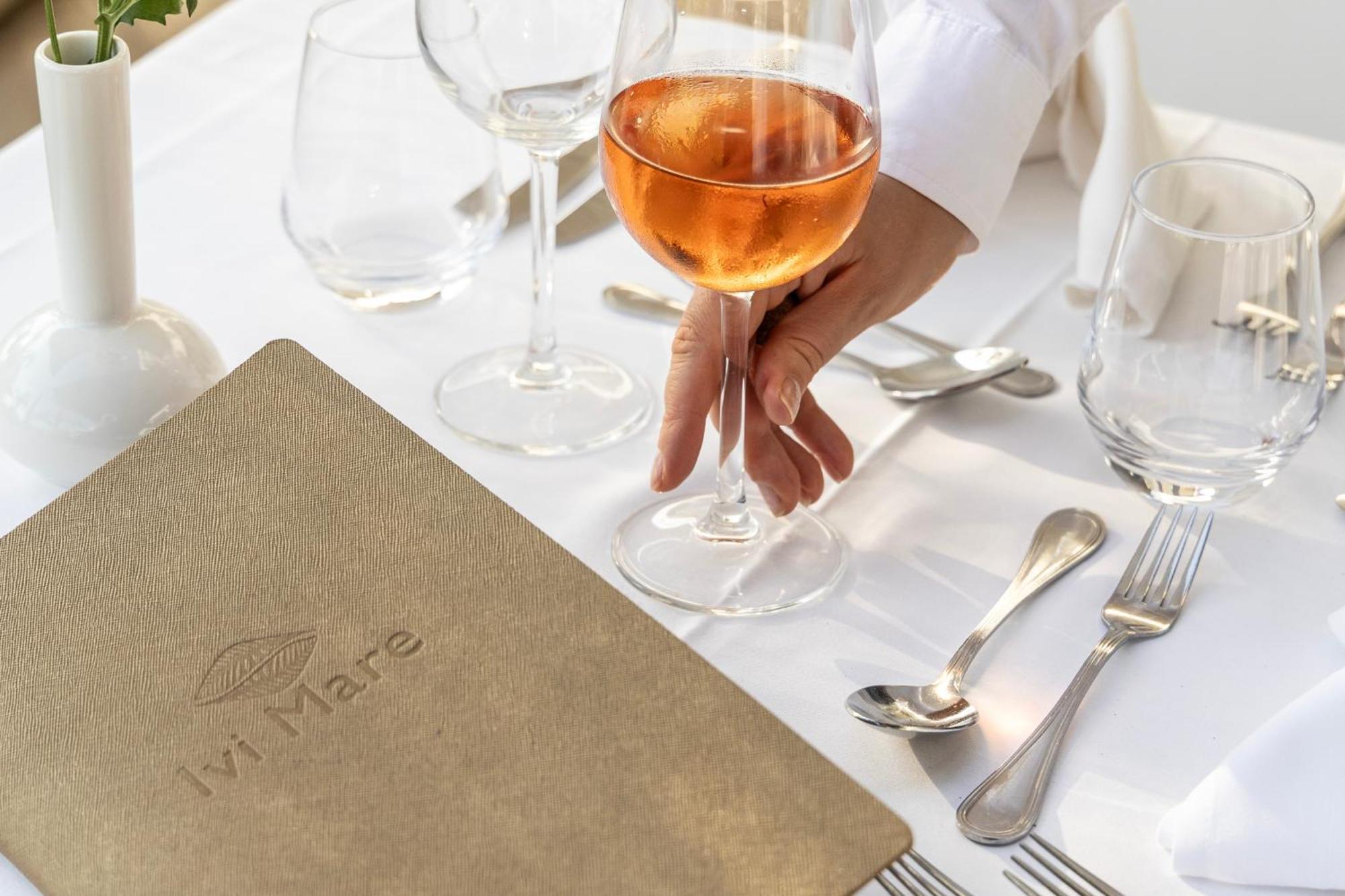 Ivi Mare - Designed For Adults By Louis Hotels Geroskipou Exteriér fotografie A wine menu
